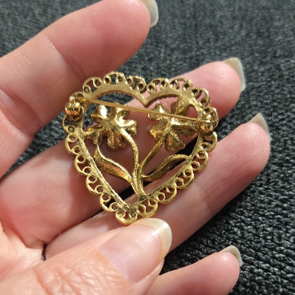 Gold‎ Tone Floral Heart Brooch